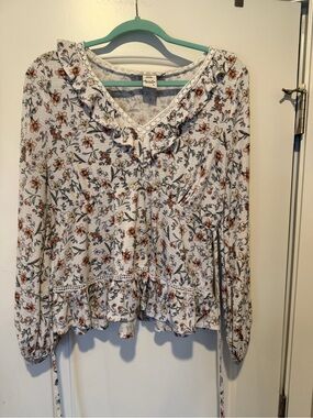 American Rag White Floral Ruffled V-Neck Peplum Blouse